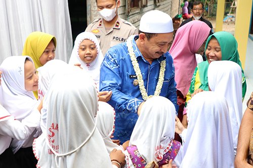 Hal 16 4 KLm Martapura Resmikan gedung