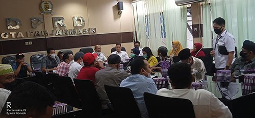 Hal 9 4 KLm Warga P Batuah menyampaikan aspirasi