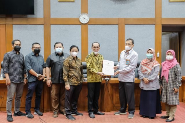 Komisi IV Usulkan Gaji Guru Honor Ditanggung Negara 1 IMG 20220112 WA0016 scaled