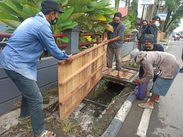 Saling Lempar Tanggung Jawab Pemeliharaan Trotoar 1 IMG 20220116 WA0045 scaled