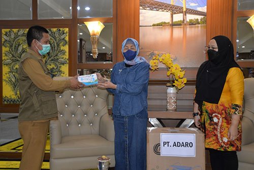 Batola Terima 2015 Box Masker CSR Adaro Indonesia 1 hal 11 Batola 1 klm