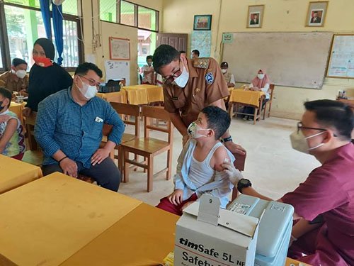 Wabup Tinjau Vaksinasi Anak SDN Karang Jawa Muka 2 1 hal 12 HSS 3 klm 7