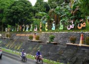 Neon Box Asmaul Husna dan Hurup Hijaiyah di Jalan Raya Batulicin
