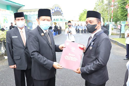 Bupati Irup Upacara HAB ke 76 Kementrian Agama Tapin 1 hal 12 Tapin 35 klm 1
