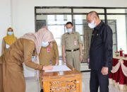 Sekda Lantik Jabatan Sekretaris dan Kasubag Keuangan di Satuan Disdukcapil Tapin