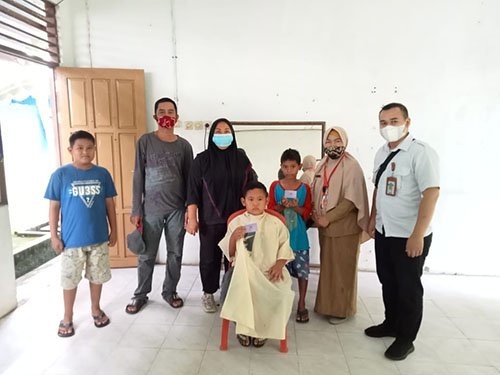Disnaker Tapin Adakan Potong Rambut Gratis 1 hal 12 Tapin 35 klm 7