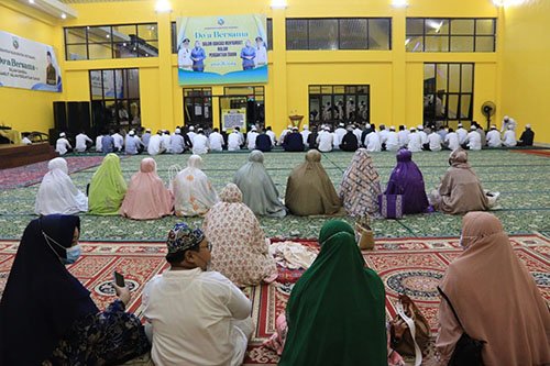 Bupati Kotabaru Sambut Tahun Baru dengan Shalat Hajat Bersama 1 hal 16 K Baru 3 klm 1
