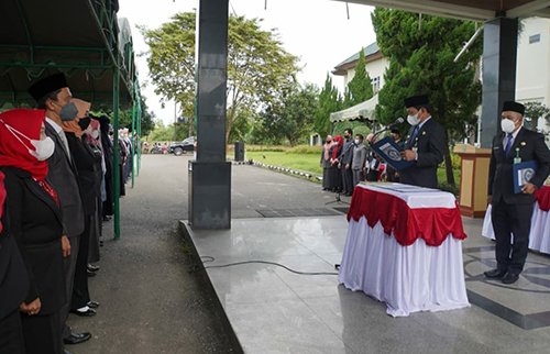 Di Akhir Tahun 2021<br>Ratusan Pejabat Struktural Pemkab Balangan Dilantik jadi Pejabat Fungsional 1 hal 2 Bal 1 3 klm