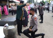 Bupati dan Wakil Siram Kembang Anggota Polres