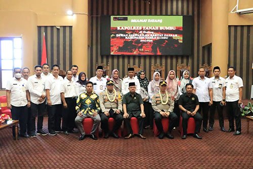 Ketua DPRD Tanbu Sambut Kedatangan Kenal Pamit Kapolres Lama dan Kapolres Baru 1 hal 7 Tanbu Adv 4 klm
