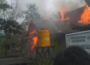 Balai Desa Simpang Warga Dalam Ludes Terbakar 18 Balai Desa Simpang Warga Dalam Ludes Terbakar