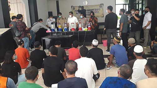 29 Tersangka Narkoba Digiring Keluar dari Tahanan 1 5 digiring 3klm