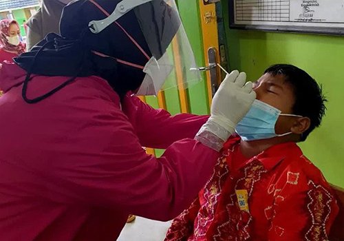 Hal 10 2 KLm Vaksin Anak