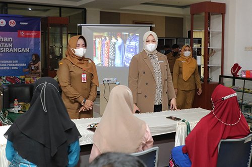 Hal 16 4 KLm Martapura KAIN SASIRANGAN