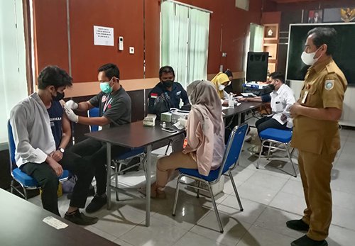 Karyawan Diskominfostandi Divaksin Booster 1 Hal 16 4 KLm Martapura VAKSINASI BOOSTER 2.