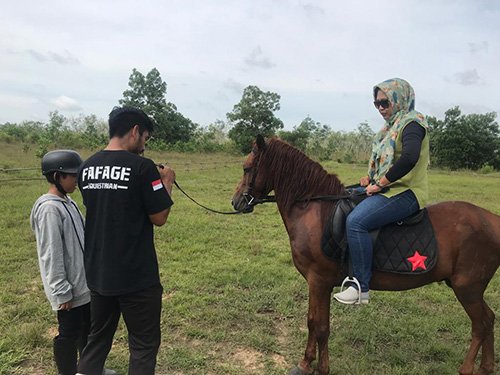 Jd Hour Club Tawarkan Rekreasi Sambil Naik Kuda 1 Hal 9 3 KLm Berkuda