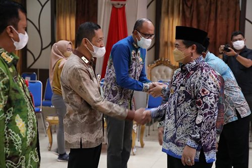 Kebut Program Pemerintah<br>Walikota Mutasi Pejabat Eselon II dan Segera Lelang 12 Jabatan Kosong 2 Hal 9 7 Klm Gabung KOntrak2
