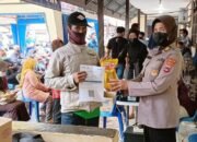 Polres Tala Bagikan Minyak Goreng Bagi Masyarakat yang Bervaksin