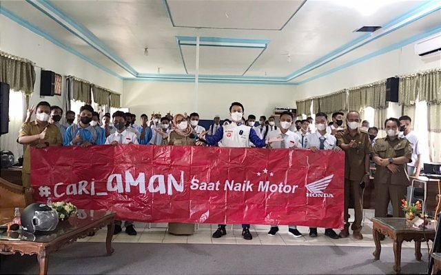 Honda Edukasi Keselamatan Berkendara di SMKN 2 Marabahan 1 IMG 20220213 145446 scaled