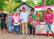 Legislator Kapuas Beri Bantuan Gerobak Usaha Warga Kurang Mampu