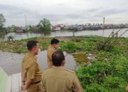 Sampah Menumpuk, Kapal Sapu-Sapu Harus Kerja Keras