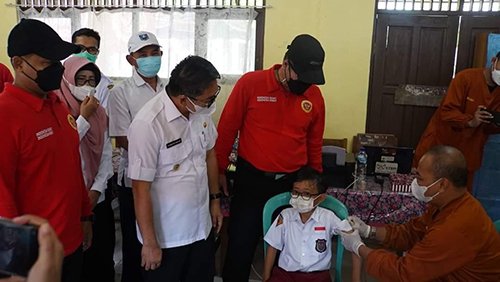 Wabup Tinjau Vaksinasi Anak SDN Kandangan Kota 2 1 hal 12 HSS 3 klm 12
