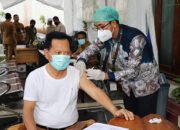 Bupati Tapin Ikuti Vaksinasi Boster