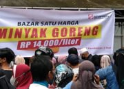 Pasar Murah KotabaruMinyak Goreng Diserbu Warga