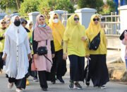 Peringatan Hari Nahdatul UlamaKetua TP-PKK Hj Fatma Idiana Sayed Jafar Ikuti Jalan Santai
