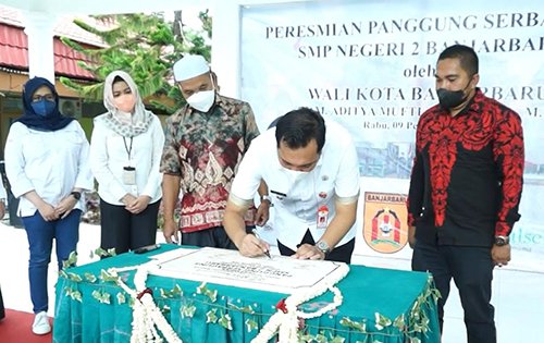 Dukung Pembelajaran Outdoor<br>Walikota Banjarbaru Resmikan Panggung Serbaguna 1 hal10 3klmbjb1 1