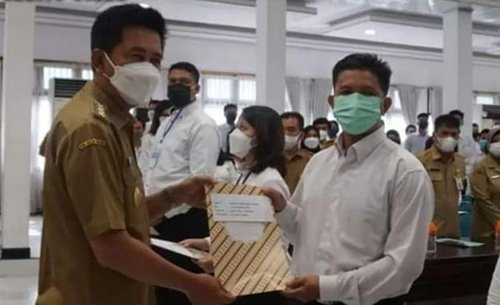 15 Barut Serahkan SK