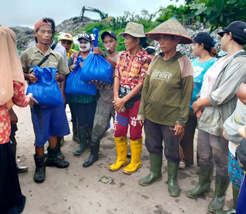 15 Kalteng 2 DWP Dislutkan Prov Kalteng membagikan sembako