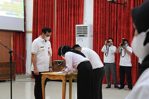 Walikota Banjarbaru Lantik 20 PPPK Non Guru 1 Hal 10 3 KLm BJB 1 3