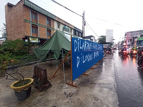 Terbantu Dengan Pagar Seng Proyek Jembatan 1 Hal 103 Klm Sampah TPS