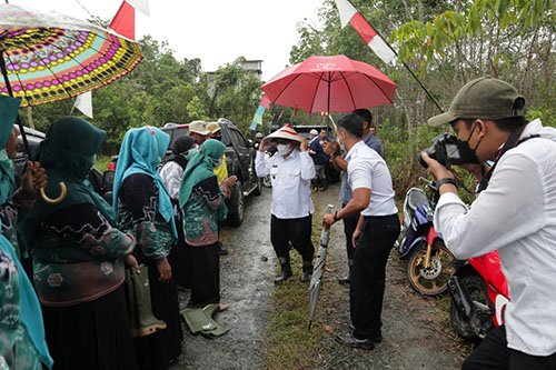 Hal 16 4 Klm Martapura Panen kedelai