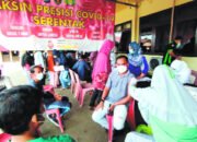 Sinergi Tiga Pilar Gelar Pasar Murah dan Vaksinasi