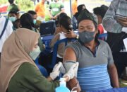 Sinergi Pemkab Tala Vaksinasi Pengunjung Wisata