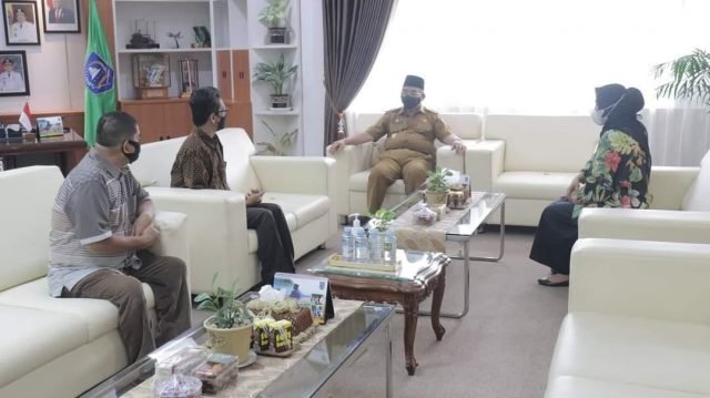 Bupati Terima Audiensi Asosiasi Penambang Rakyat Indonesia 1 hal 12 HSS 1 3 klm 5 scaled