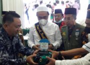 Pjs Ketua Umum LKSA-PSAASerahkan Penghargaan Ke Bupati Tanbu