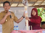 Galang Dana, Bupati Balangan Jadi Juru Lelang di Saprah Amal