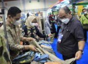 Husairi Tinjau Stand Pameran HSU
