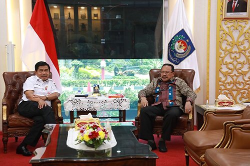 Kalteng Usulkan Lima Gubernur se Kalimantan Berkemah di Titik 0 IKN 1 15 Kalteng 1 Plt Sekda Provinsi Kalimantan Tengah H Nuryakin saat menemui Sekjen Mendagri