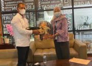 Dekranasda Promosikan Pakaian Adat Dayak Kalteng di KBRI Santiago-Chile