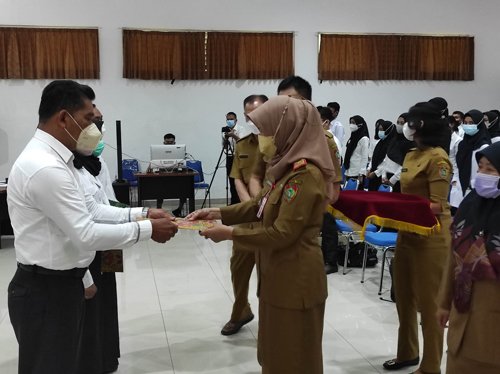 103 CPNS dan 950 Orang PPPK Guru Formasi Tahun 2021 Terima SK Pengangkatan 1 15 Kalteng 2 Penyerahan SK pengangkatan CPNS