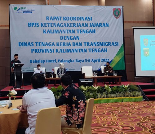 15 Kalteng 3 Kepala Dinas Tenaga kerja dan transmigrasi Kalteng Farid Wajdi