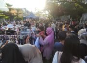 Dekati Lebaran, Pengunjung Membludak di Pasar Tungging Pagi