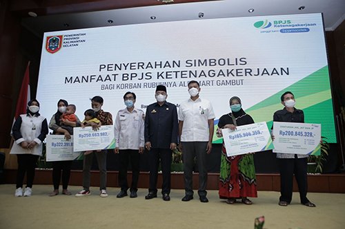 BPJS Ketenagakerjaan Serahkan Santunan Korban Alfamart 1 8 4klm 12