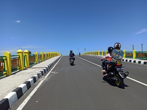 Tak Perlu Menyusun Tronton Seperti Jembatan Sei Alalak 1 Hal 10 3 KLm Jembatan