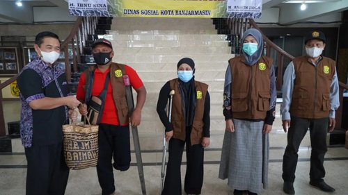 Paket Sembako untuk 107 Penyandang Disabilitas 1 Hal 10 3 KLm Paket Sembako Disabelitas