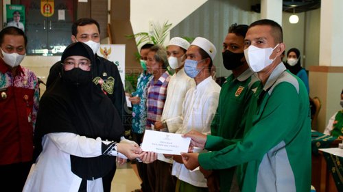 Berbagi Kebahagiaan Melalui Cinta Zakat 1 Hal 10 3 Klm Bjb 2 1